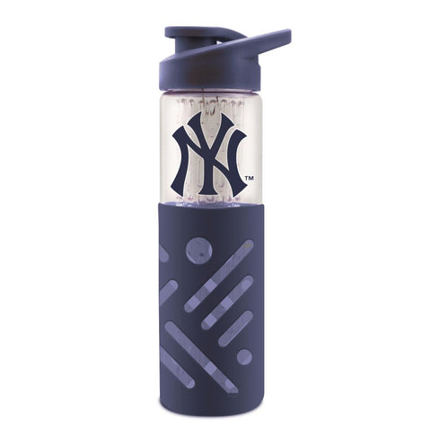 NEW YORK YANKEES GLASS WATER BOTTLE W SILICON PROTECTOR SLEEVE 23 OZ